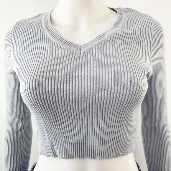 Brandy Melville Sweater Light Blue Cropped Long Sleeve V-Neck One Size - Picture 3 of 11